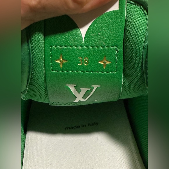 Authentic Louis Vuitton Charlie sneaker white & green - Picture 5 of 16